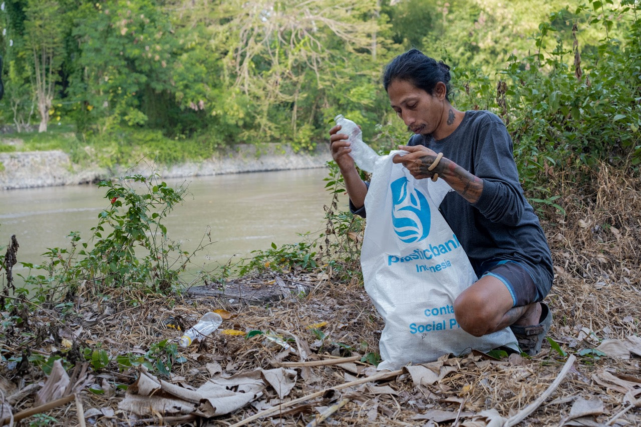 Remove 25 ocean bound plastic bottles