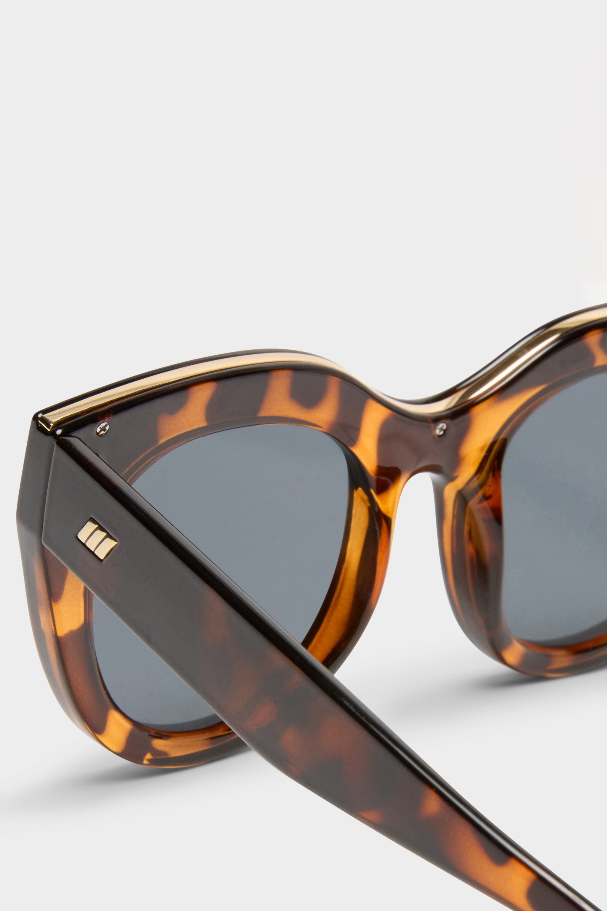 Air Heart Sunglasses - Tortoise - RUM Amsterdam