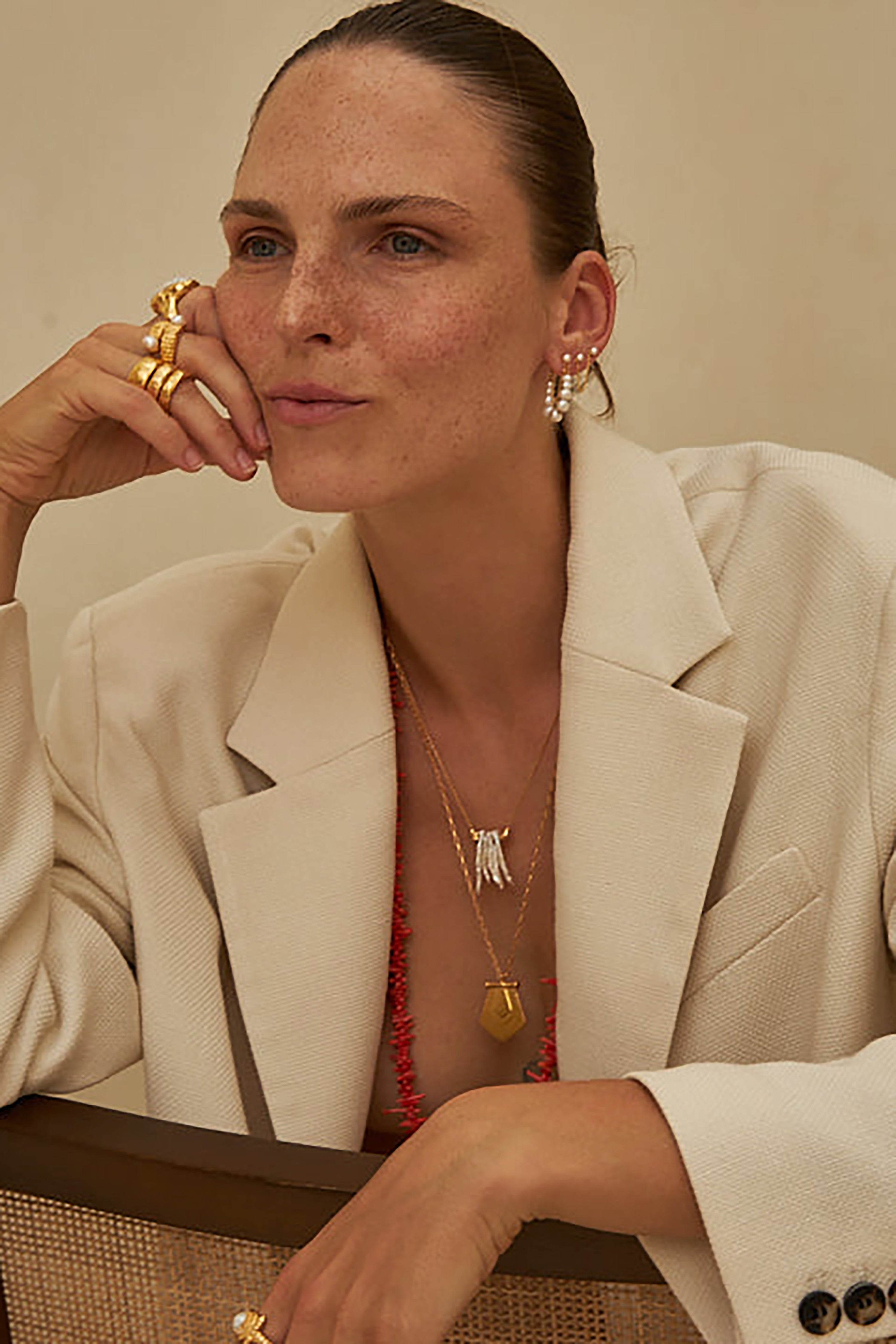 Meris Earrings - Gold with Pearls - RUM Amsterdam
