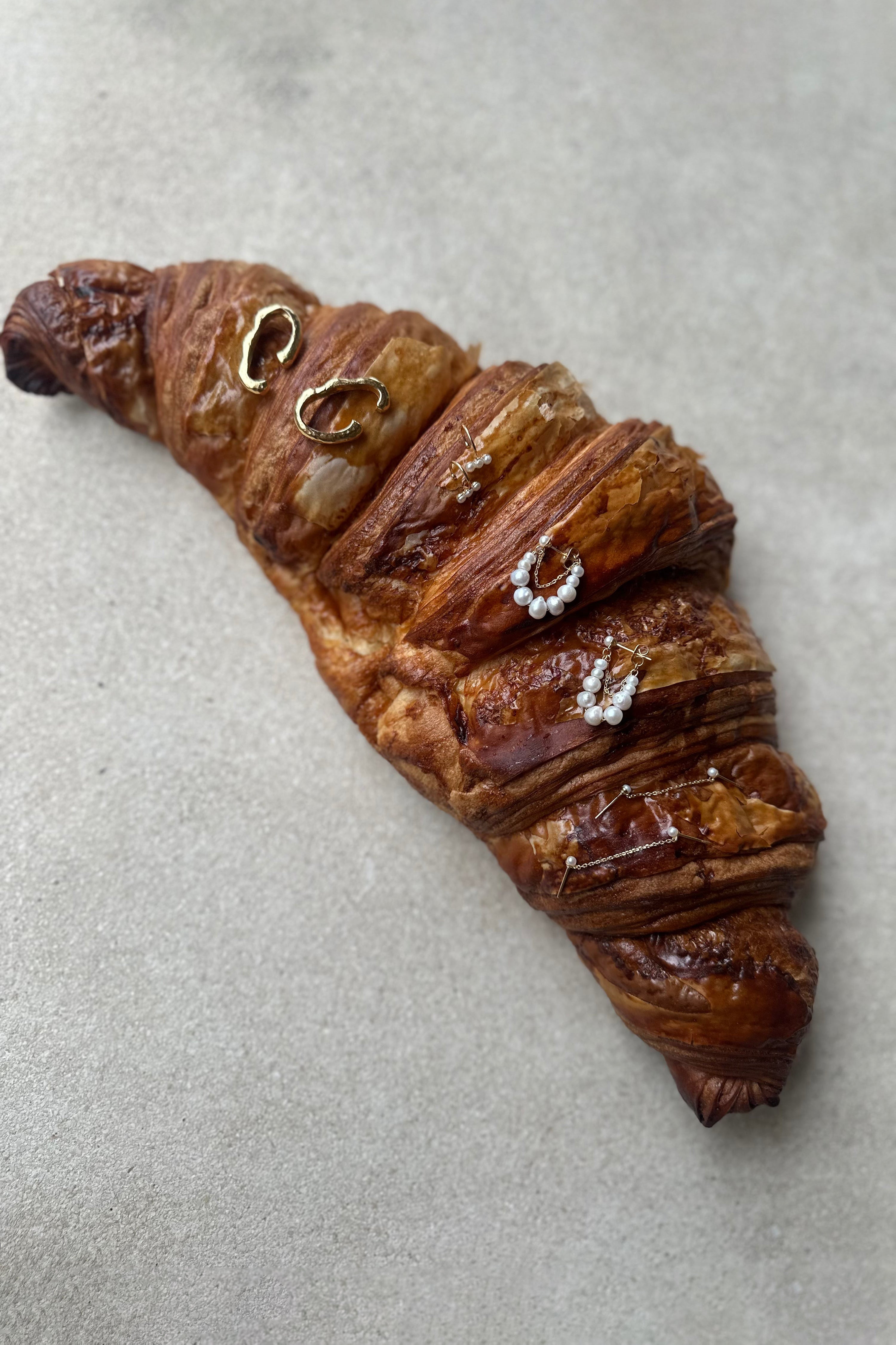 Meris Earrings - Gold with Pearls - RUM Amsterdam