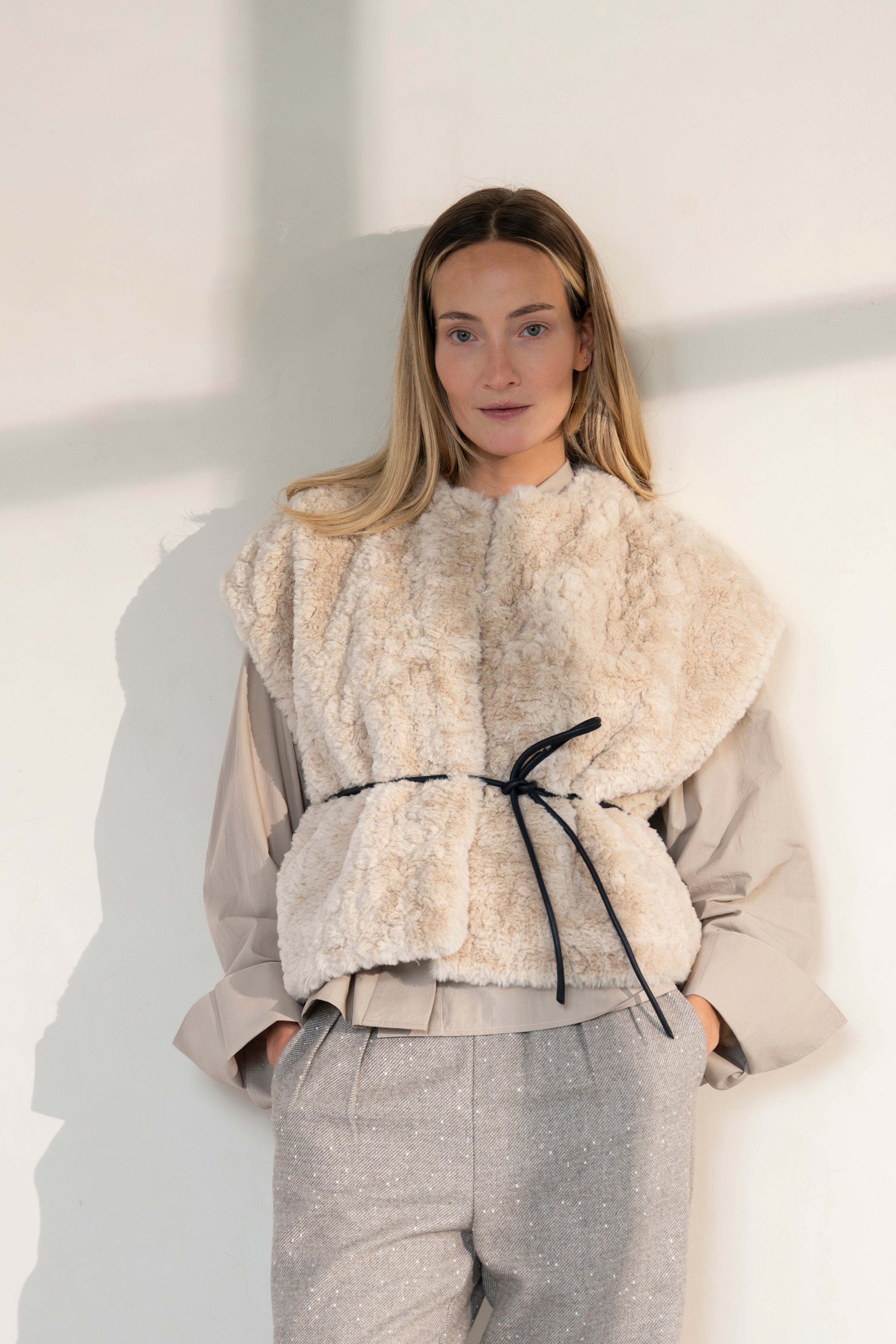 Iann Fake Fur Gilet - Sand