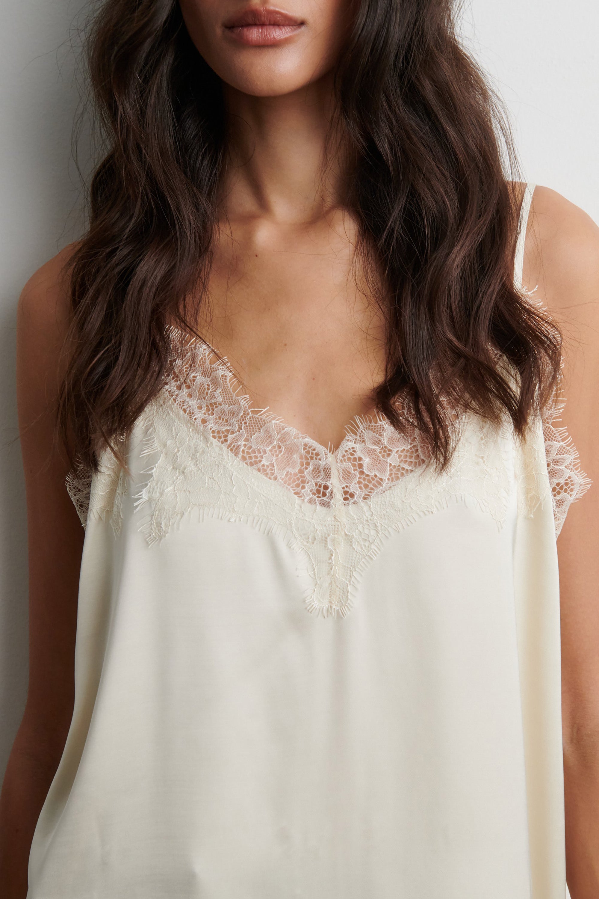 Lacia Contrast Strap Top - Cream - RUM Amsterdam