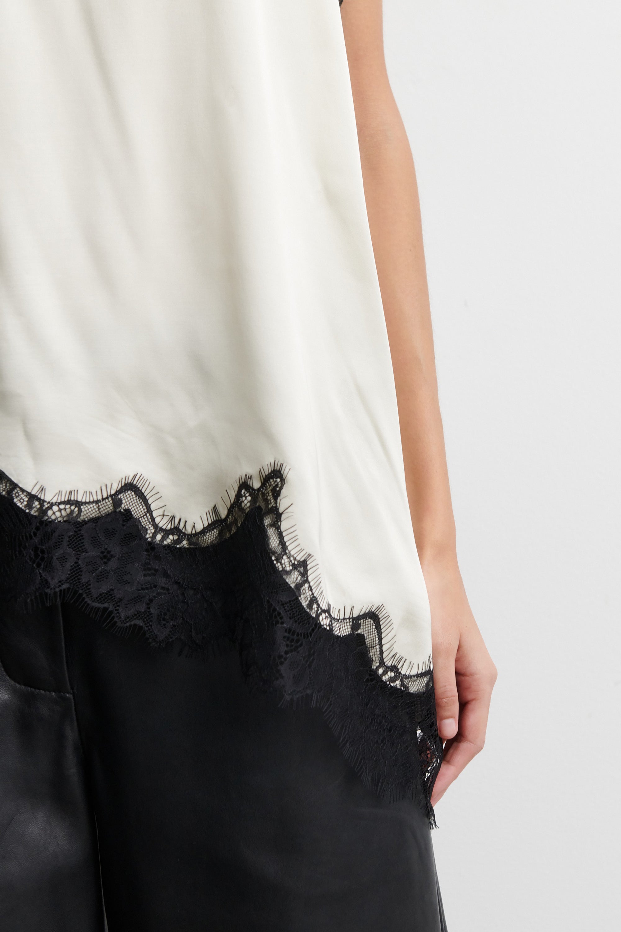 Lacia Contrast Strap Top - Cream Black - RUM Amsterdam