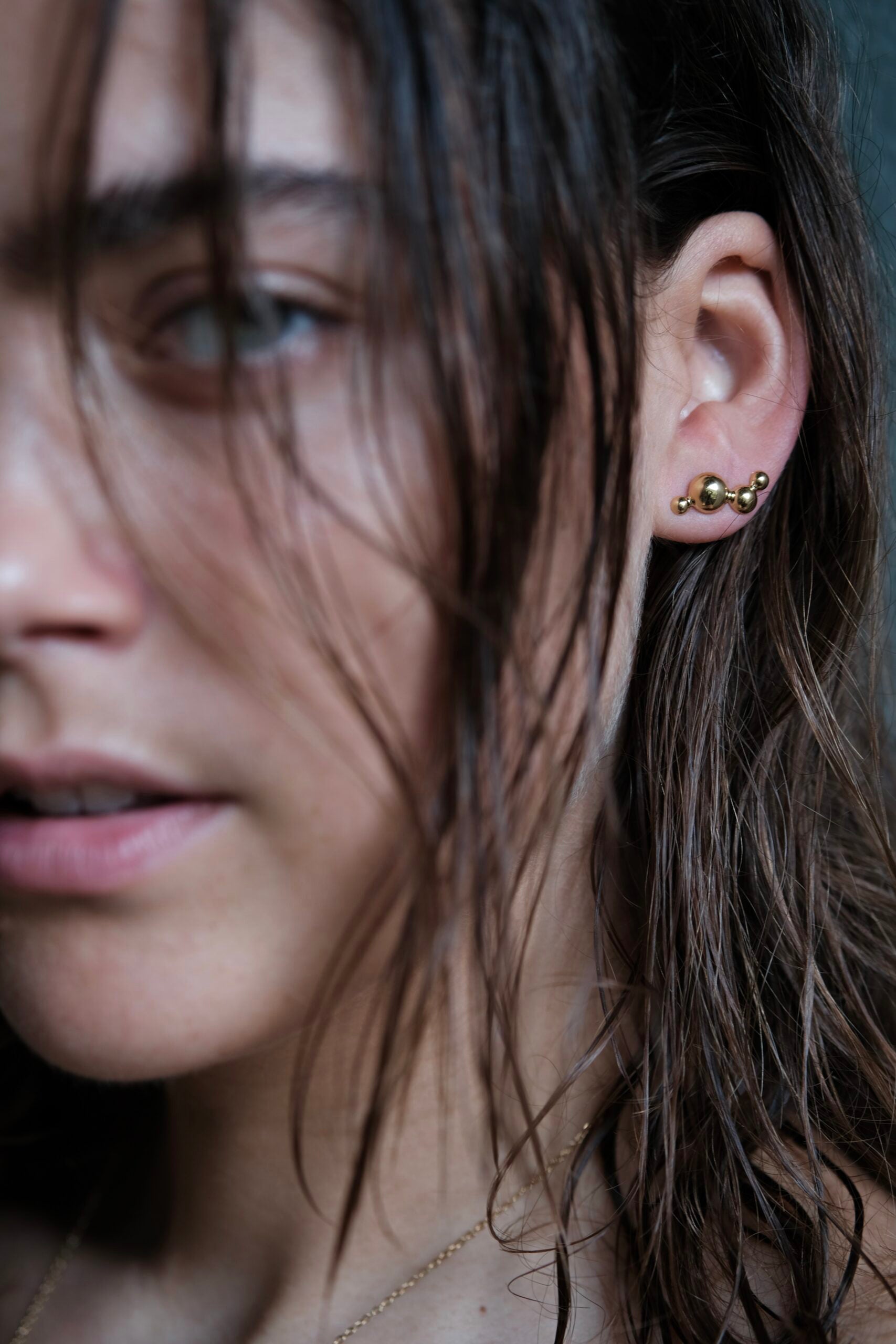 Bandhu Dot Pin Earrings - Gold - RUM Amsterdam