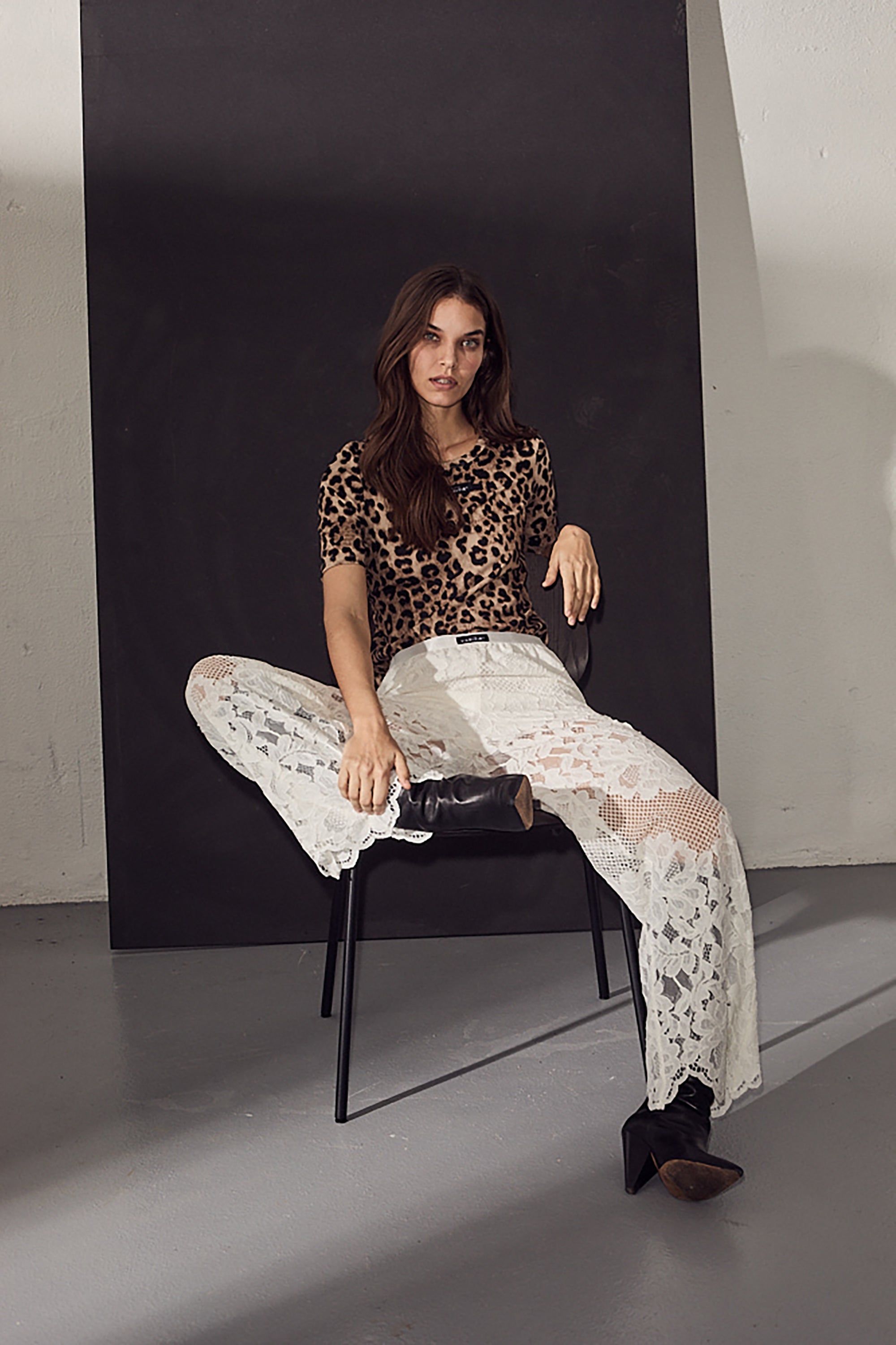  Curvey Lace Hem Pants - Off White - RUM Amsterdam