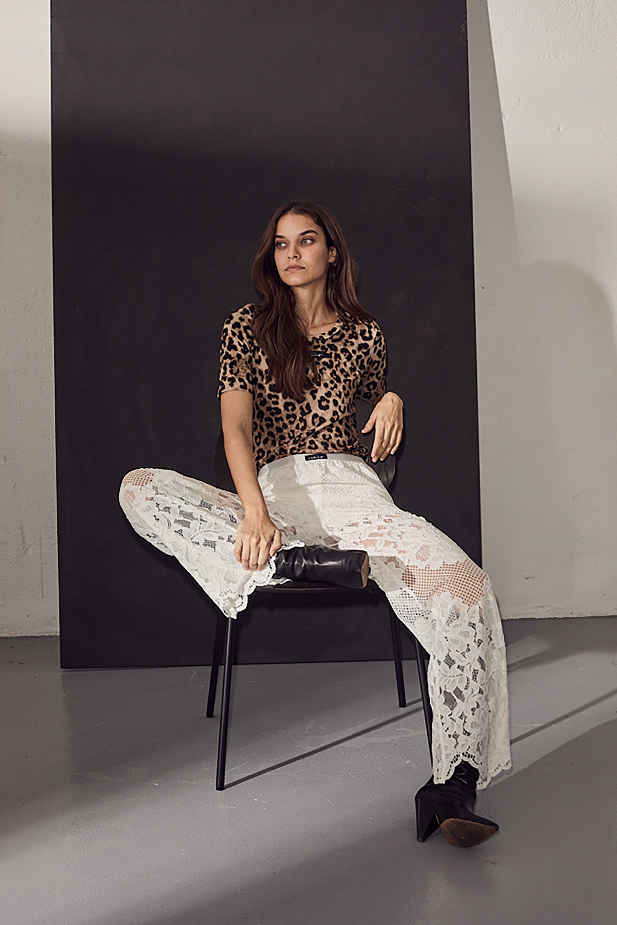  Curvey Lace Hem Pants - Off White - RUM Amsterdam