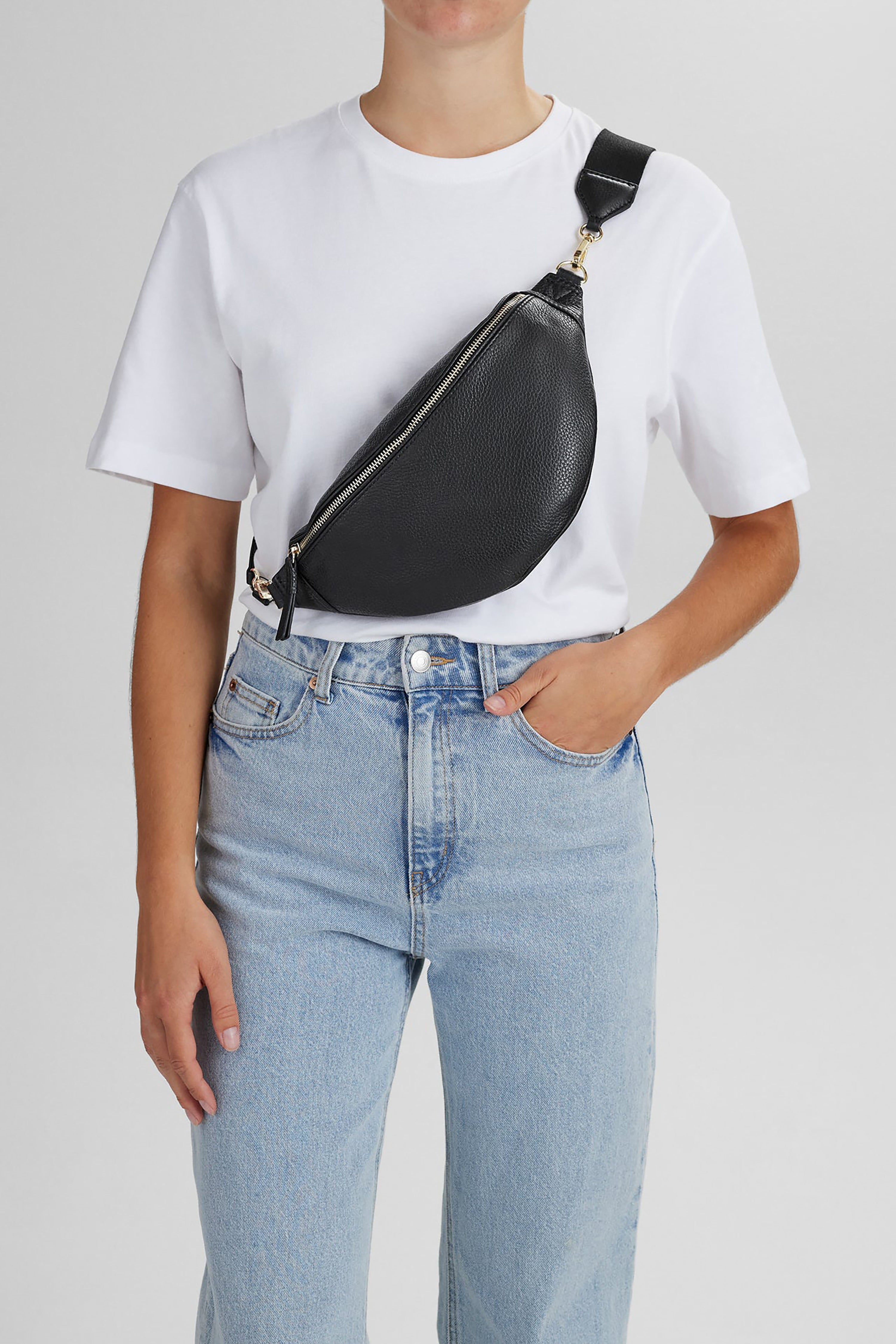 Elinor Bum Bag - Grain Black w/ Gold