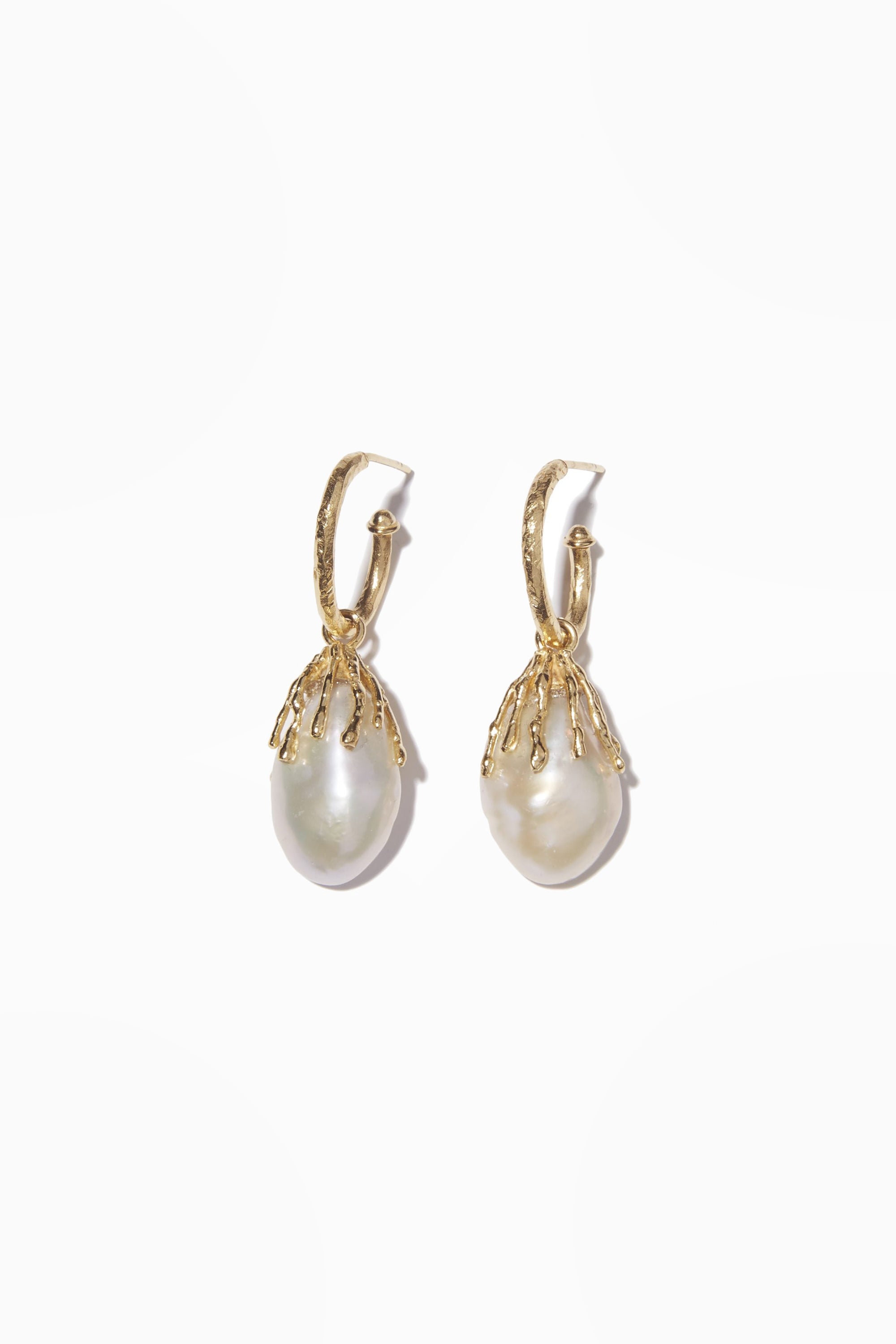Dormir Earrings - Gold w/ Pearl
