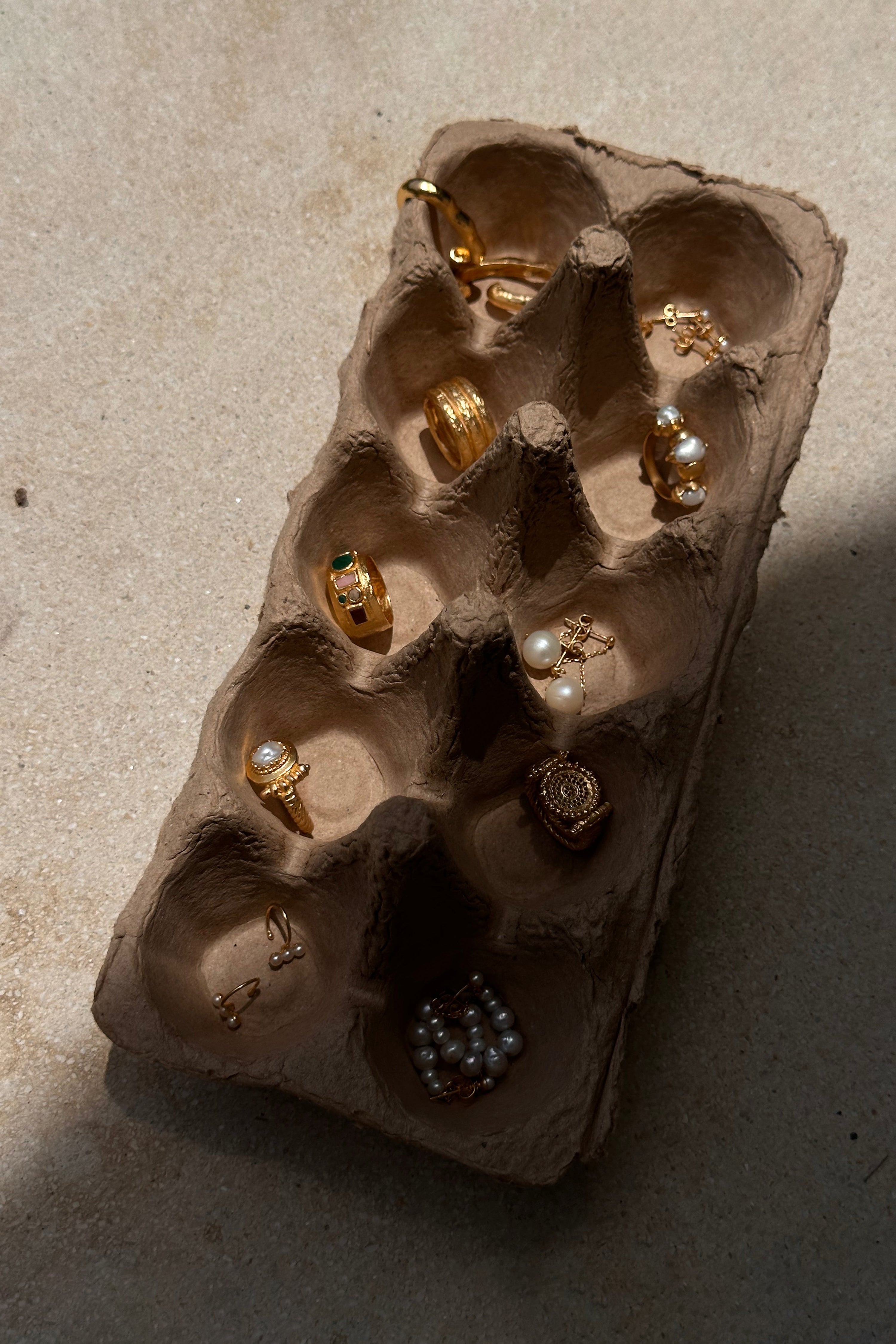  Meris Earrings - Gold with Pearls - RUM Amsterdam