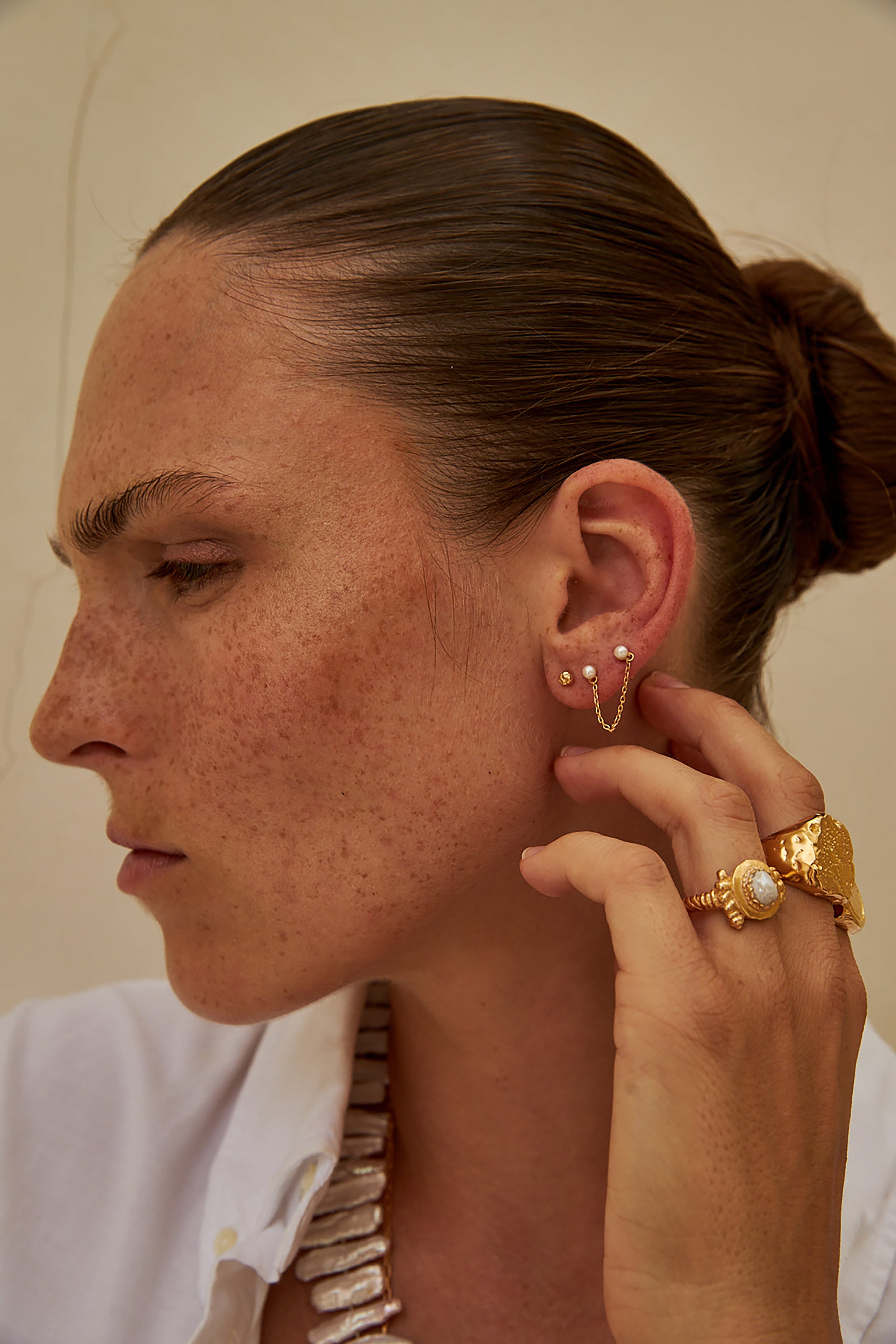  Meris Earrings - Gold with Pearls - RUM Amsterdam