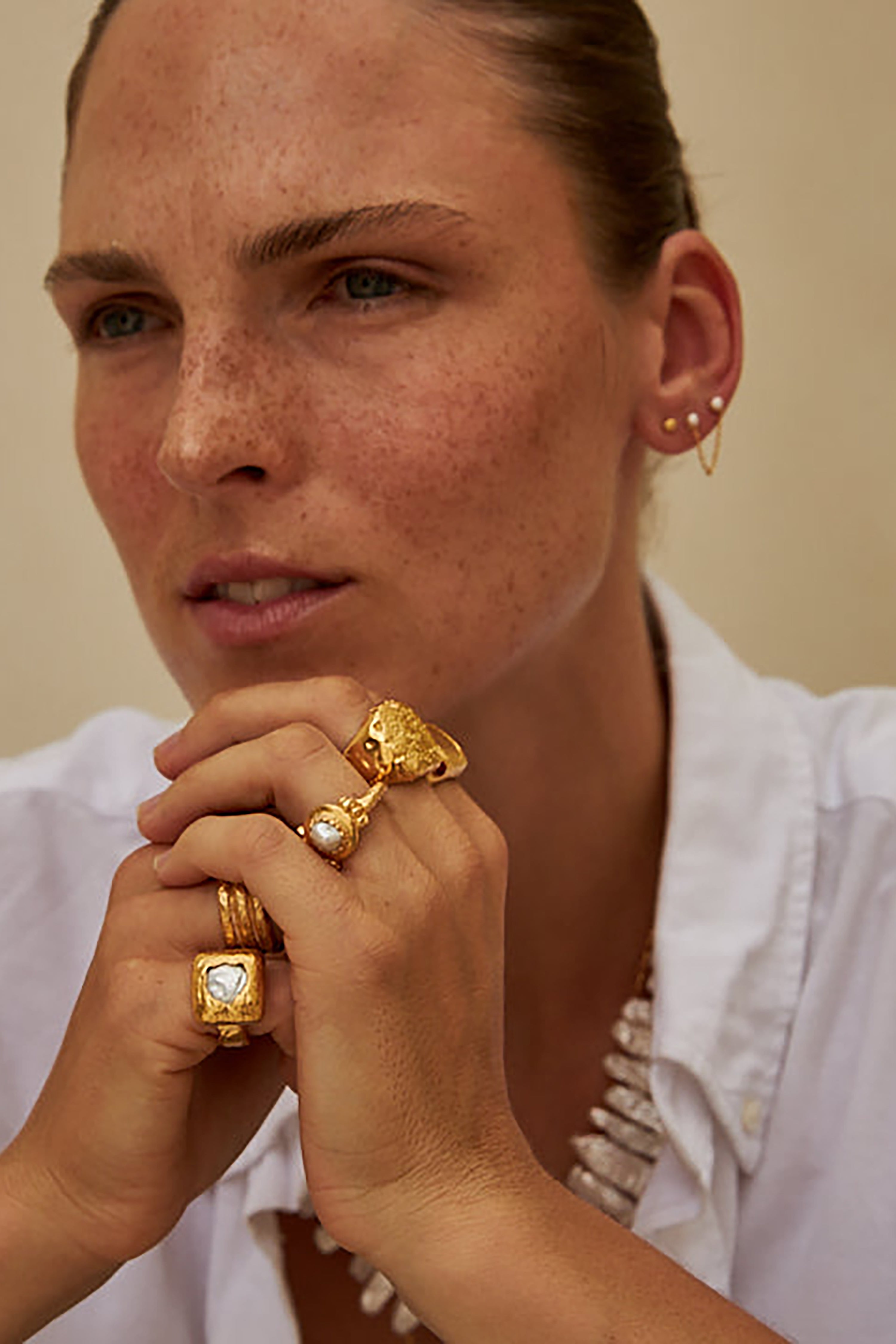  Meris Earrings - Gold with Pearls - RUM Amsterdam