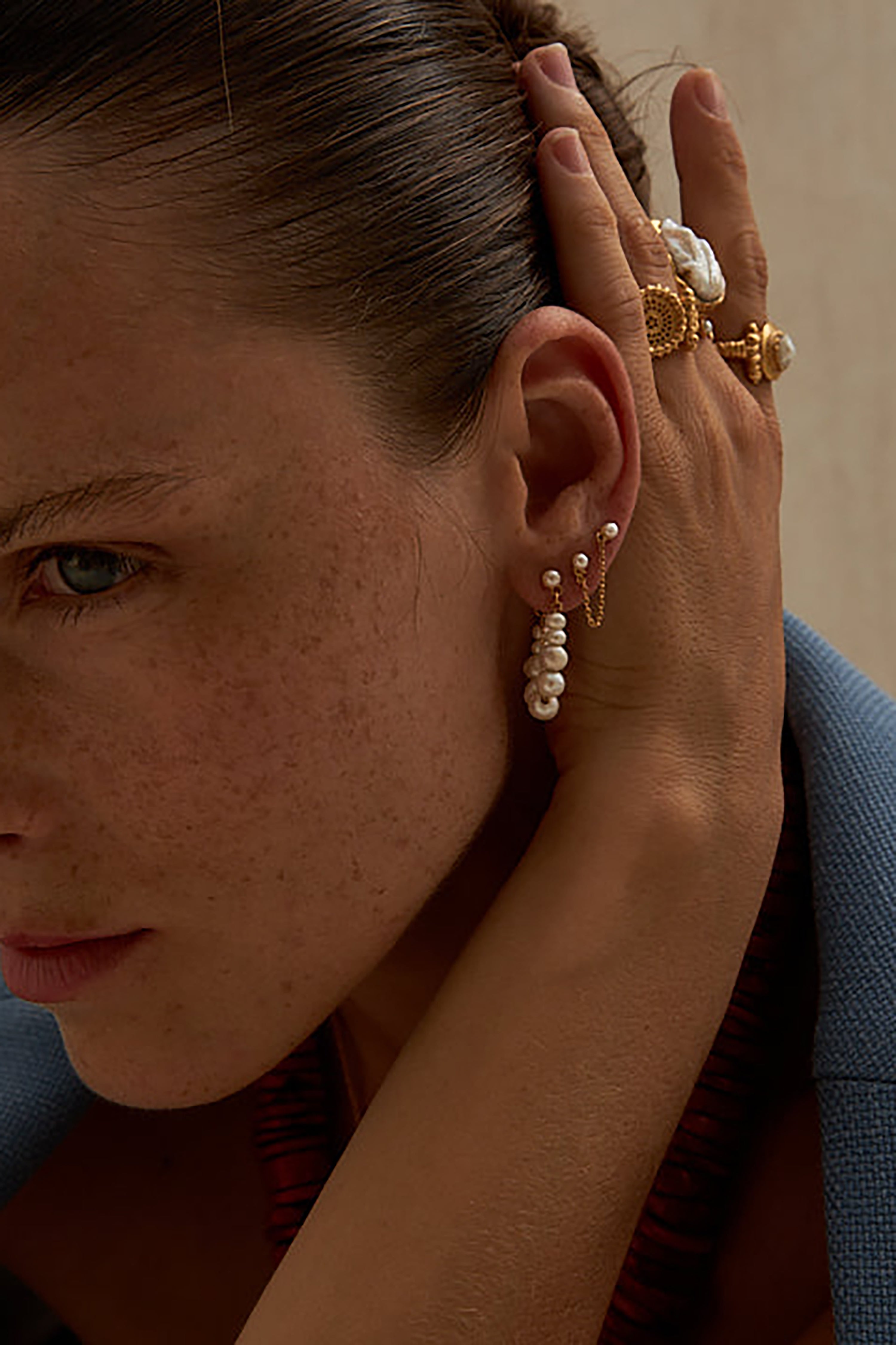  Meris Earrings - Gold with Pearls - RUM Amsterdam