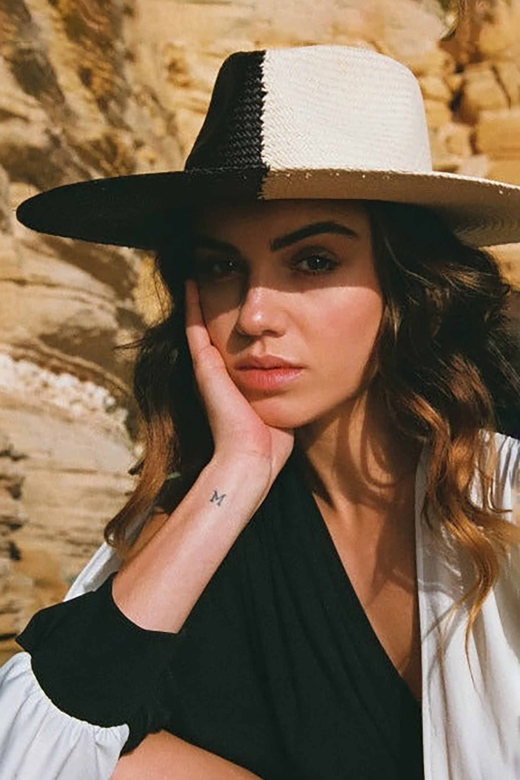 The Straw Iconic Hat - The Eclipse