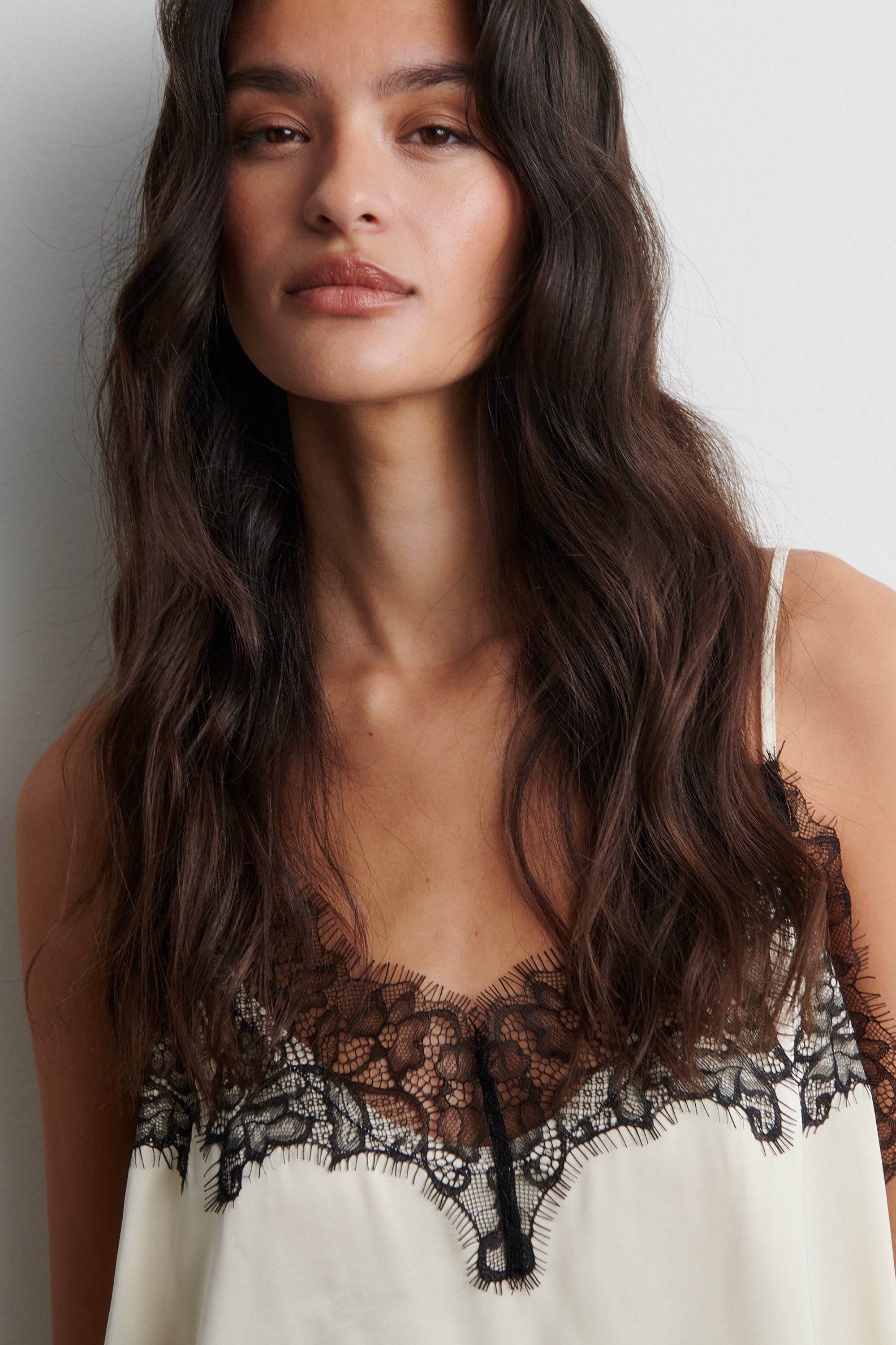  Lacia Contrast Strap Top - Cream Black - RUM Amsterdam