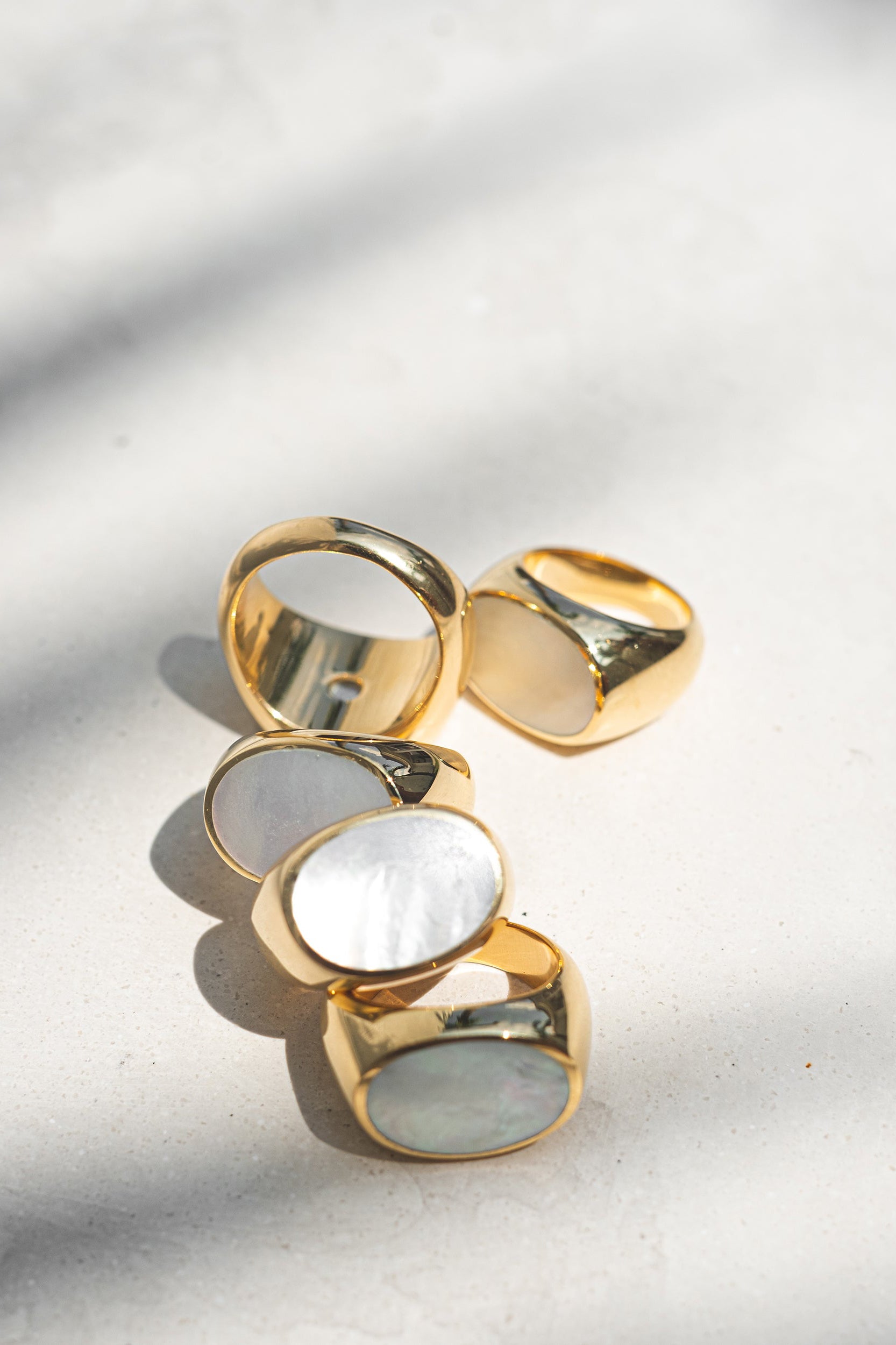 Adorn Signet Ring - Gold w/ Mother of Pearl - RUM Amsterdam